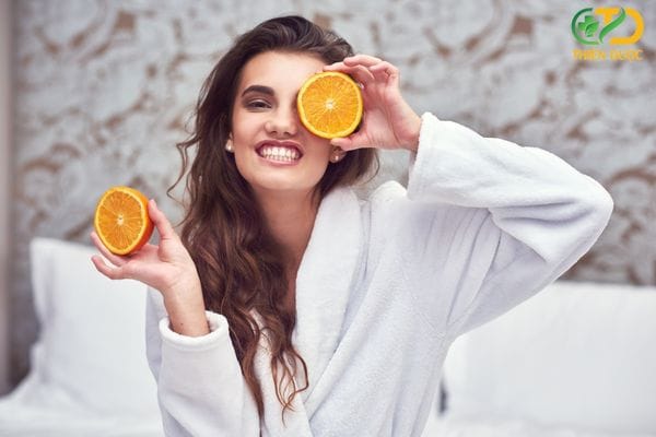 VitaminC-giup-bao-ve-mai-toc-va-lan-da-cua-ban